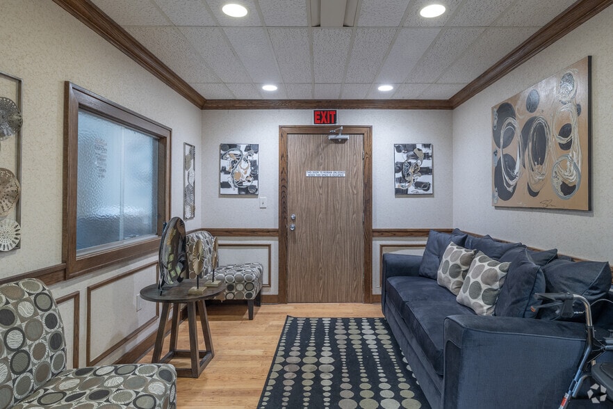 More Photos Of 25701 N Lakeland Blvd, Cleveland Medical For Lease