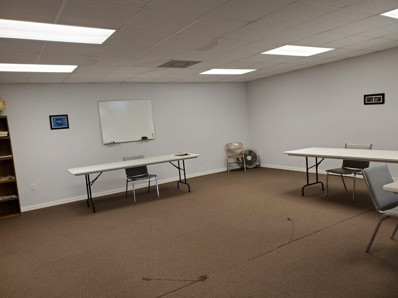More Photos Of 18610 Tomato St, Spring Showroom For Lease