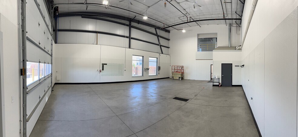 More Photos Of 7240 Greendale, Windsor Warehouse For Lease