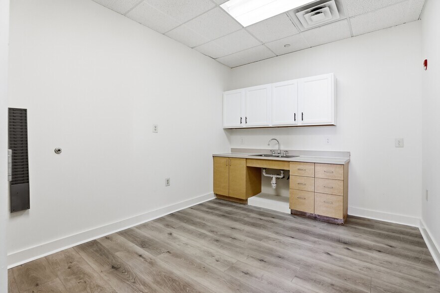 More Photos Of 2925 Lord Baltimore Dr, Windsor Mill Medical For Lease