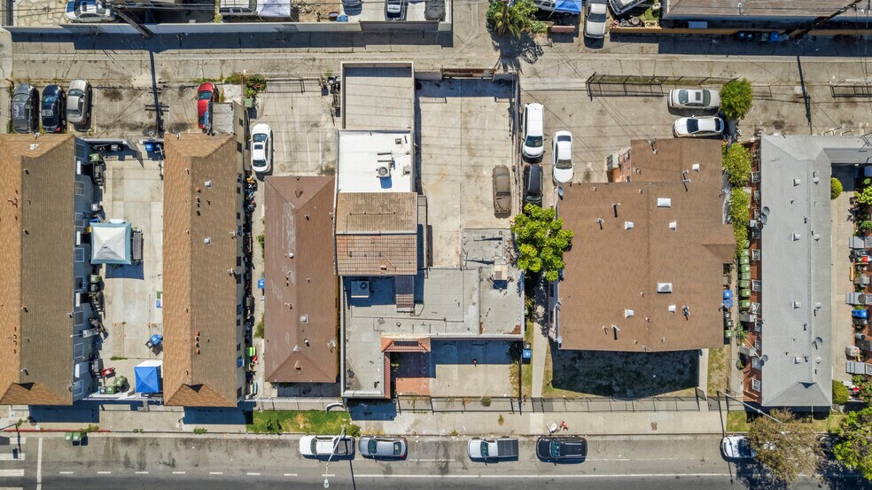 More Photos Of 9511 S San Pedro St, Los Angeles Office Residential For Sale