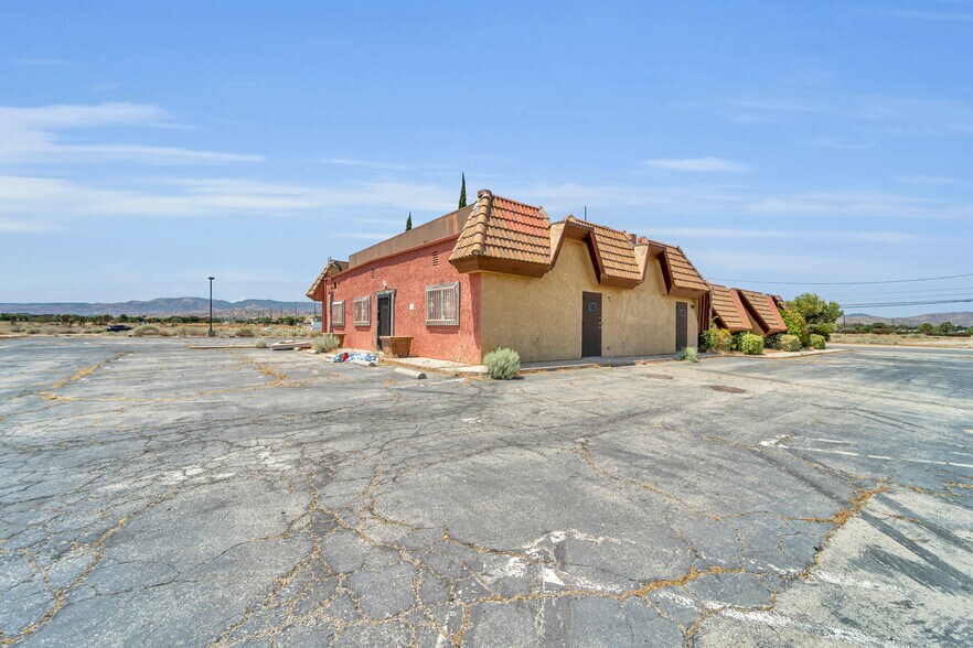 More Photos Of 40420 10th St W, Palmdale Freestanding For Sale