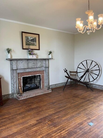 More Photos Of 4087 Coleman Dr, Alton Specialty For Sale