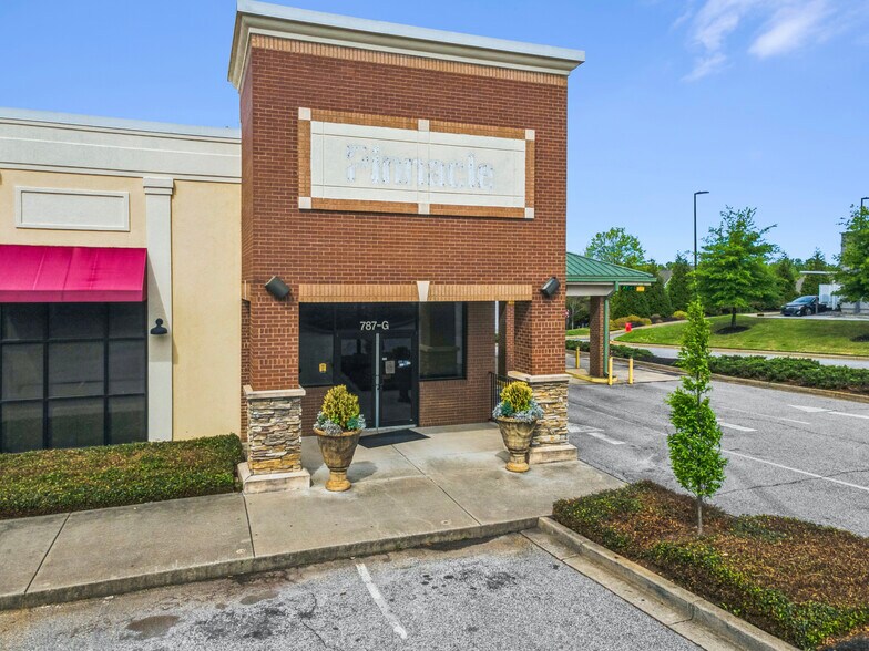 More Photos Of 787 E Butler Rd, Mauldin Health Club For Lease