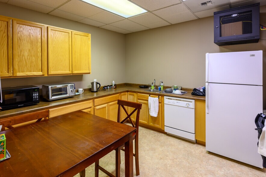 More Photos Of 296 SW Columbia St, Bend Office For Sale