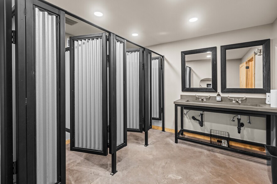 More Photos Of 151 5th St st, Honey Grove Flex For Sale