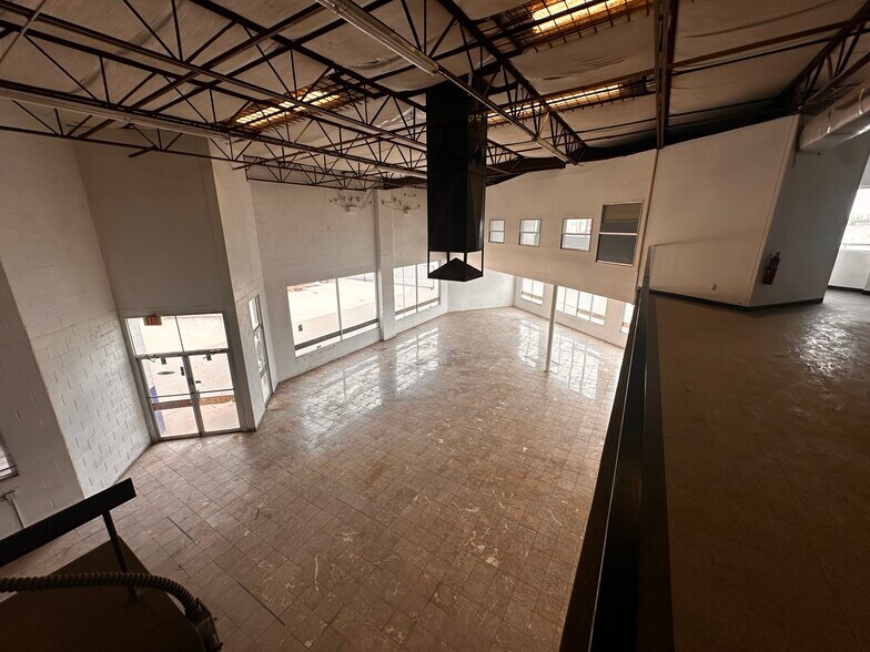 More Photos Of 2401 Alameda Ave, El Paso Showroom For Sale