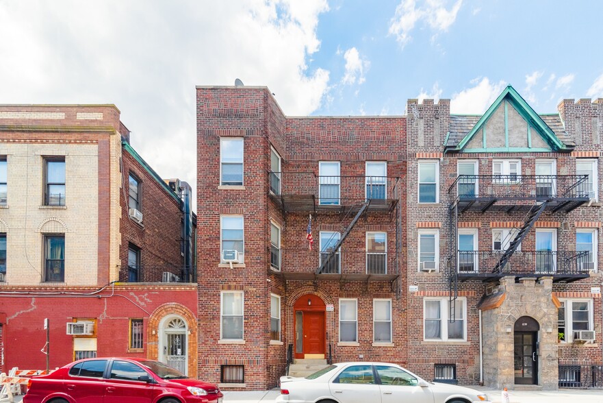 Primary Photo Of 4132 53rd St, Woodside Apartments For Sale