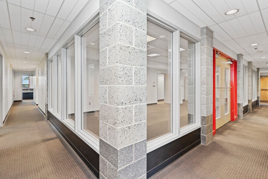 More Photos Of 1514 Commerce Ave, Carlisle Light Distribution For Lease