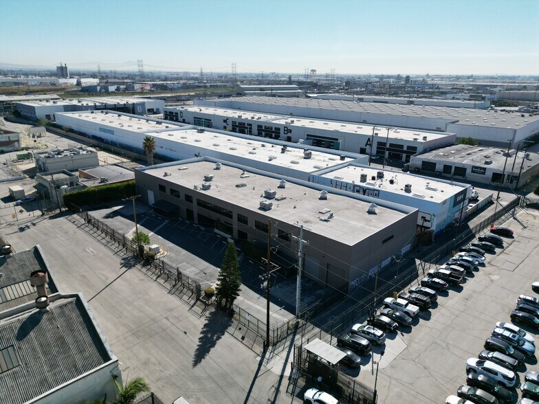 More Photos Of 2430-2438 E 11th St, Los Angeles Warehouse For Lease