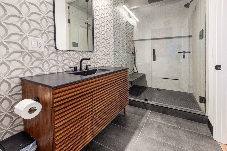 More Photos Of 5731 Palmer Way, Carlsbad Research And Development For Lease