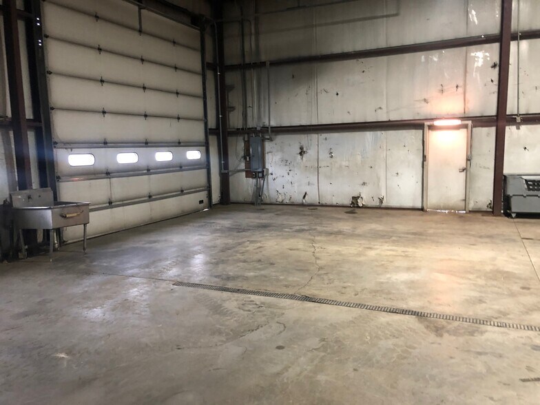 More Photos Of 119 Elizabeth Pike, Mineral Wells Industrial For Lease