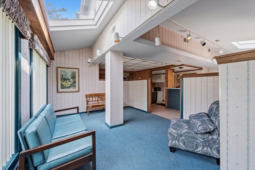 More Photos Of 402 W Moorestown Rd, Nazareth Medical For Sale