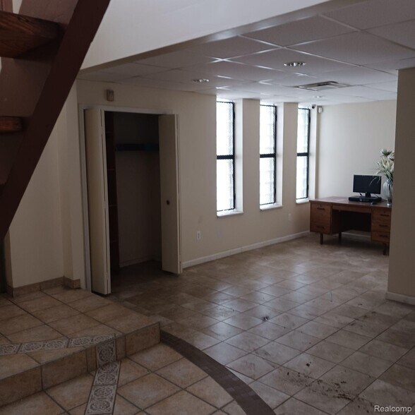 More Photos Of 15921 W 8 Mile Rd, Detroit Flex For Sale