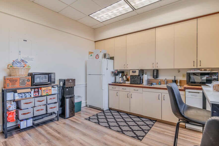 More Photos Of 345 SE 3rd St, Bend Office For Sale