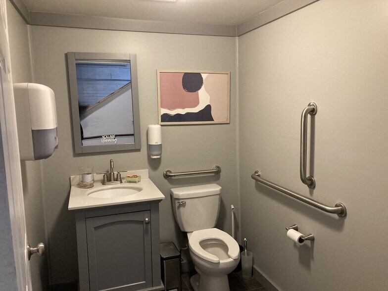 More Photos Of 1925 W Superior St, Duluth Storefront For Sale