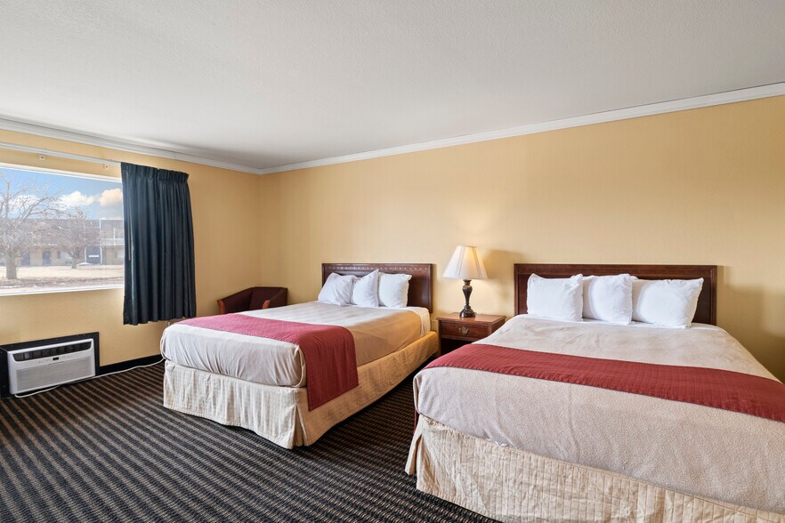 More Photos Of 700 Colorado Ave, Stratton Hotel For Sale
