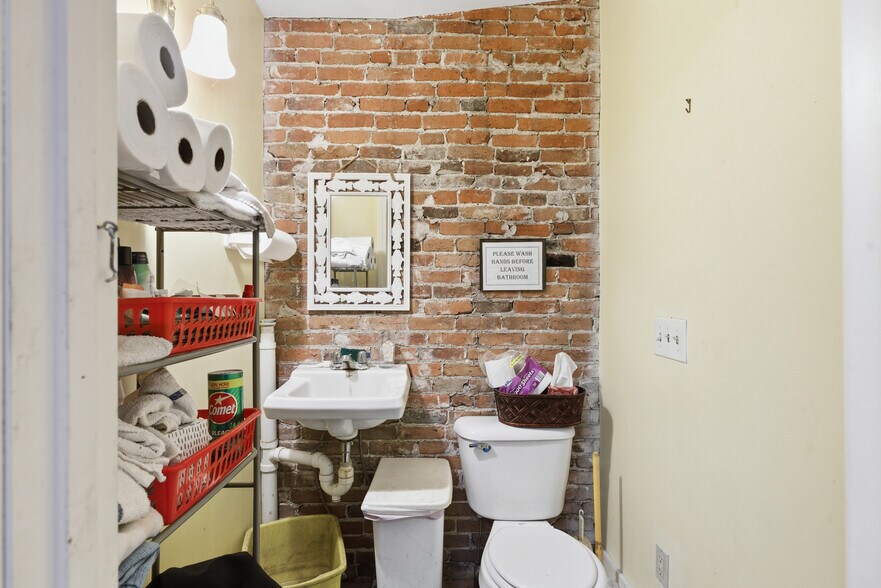 More Photos Of 275 Main St, South Berwick Storefront For Sale