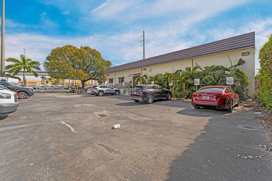 More Photos Of 6850 NW 74th St, Medley Warehouse For Sale