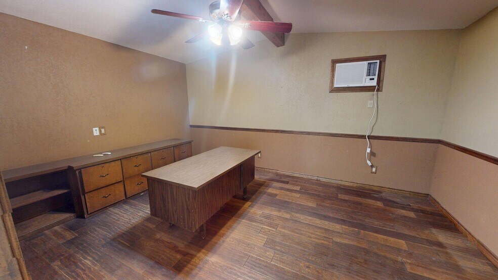 More Photos Of 1602 FM 1431, Marble Falls Showroom For Lease