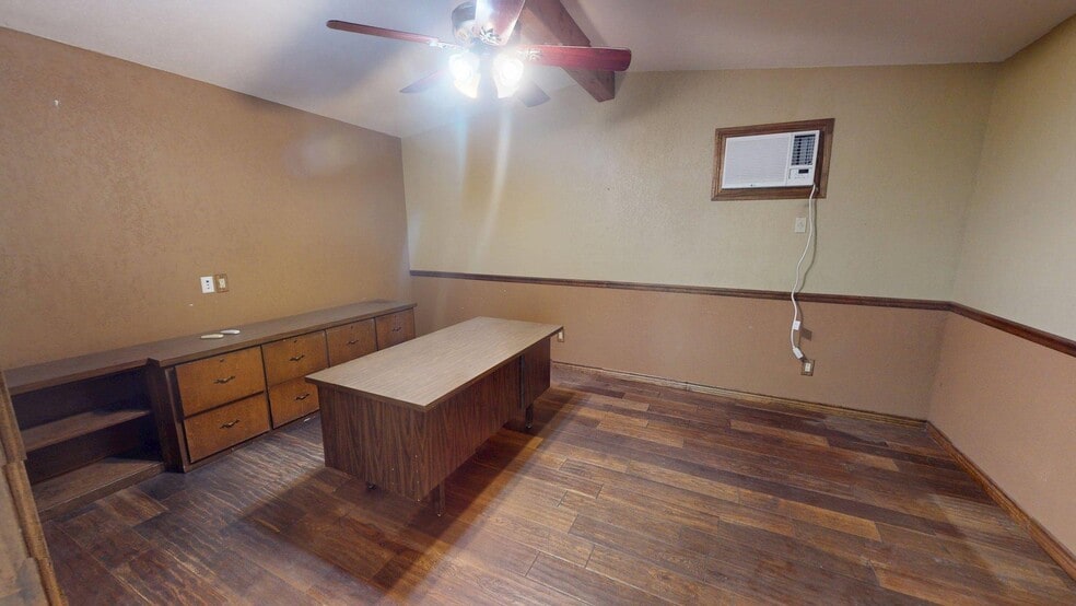 More Photos Of 1602 FM 1431, Marble Falls Showroom For Sale