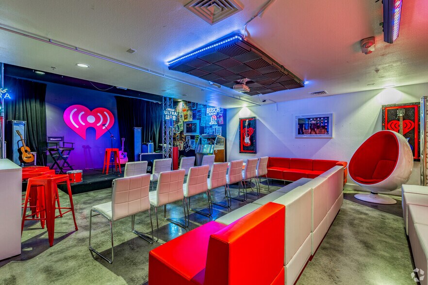 More Photos Of 1680 Fruitville Rd, Sarasota Office For Lease