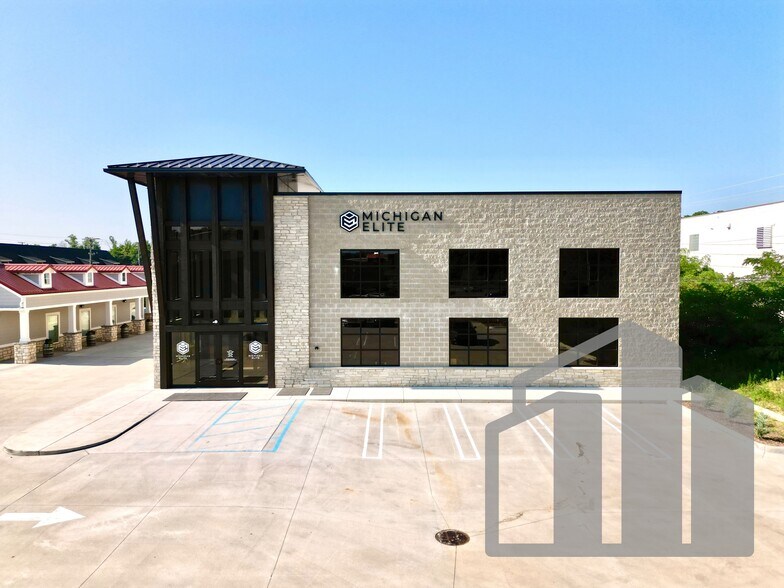 More Photos Of 10555 Grand River Ave, Brighton Specialty For Lease