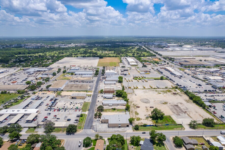 More Photos Of 1111 Paulsun St, San Antonio Light Manufacturing For Lease