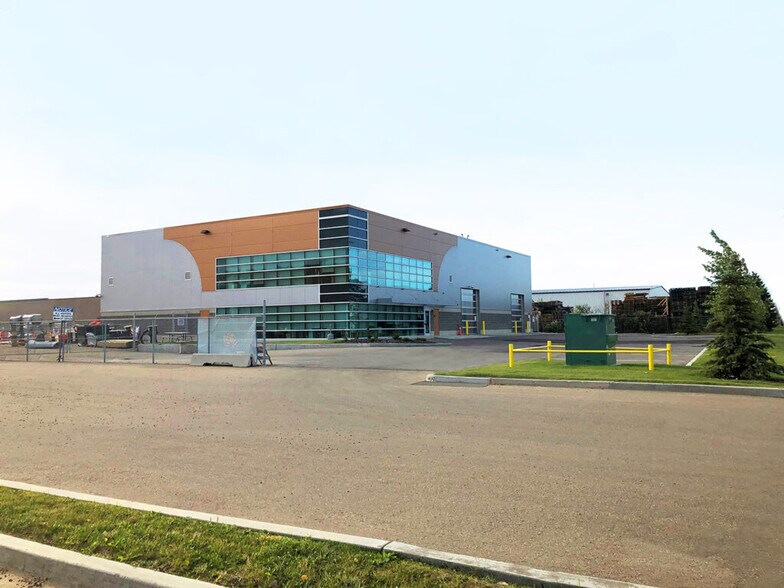 More Photos Of 11921 152 St NW, Edmonton Manufacturing For Lease