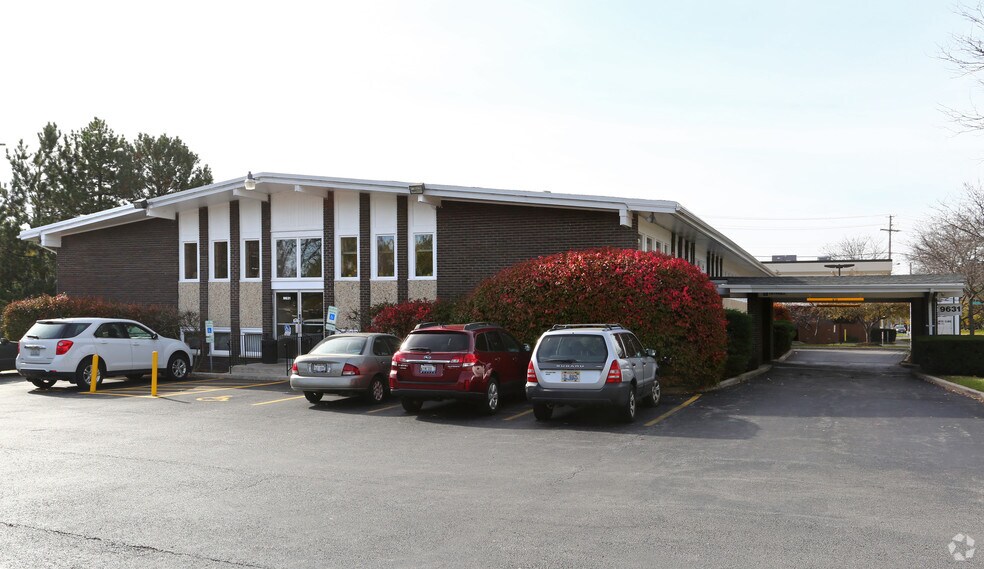 More Photos Of 9631 Gross Point Rd, Skokie Medical For Sale