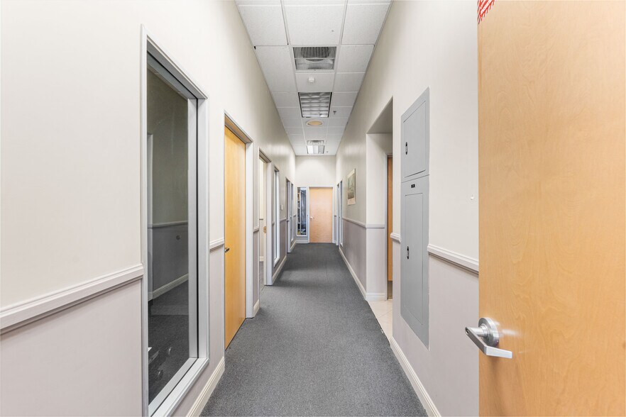 More Photos Of 514 Commerce Ave, Palmdale Medical For Sale