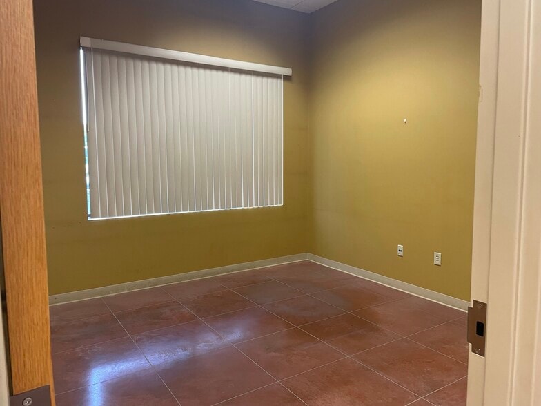 More Photos Of 6805 20th Ave S, Centerville Manufacturing For Lease