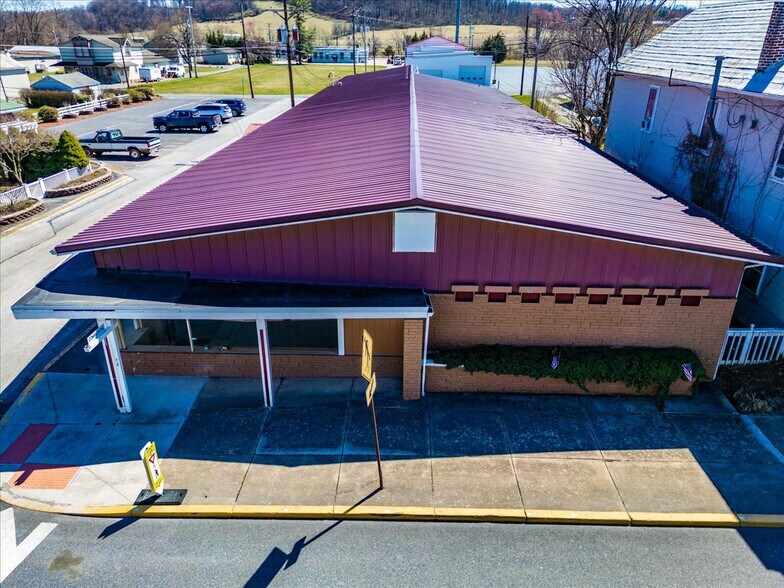 More Photos Of 100 W Main St, Fairfield Freestanding For Sale