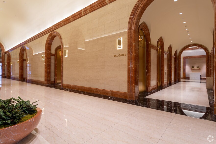 More Photos Of 1717 Main St, Dallas Office For Lease