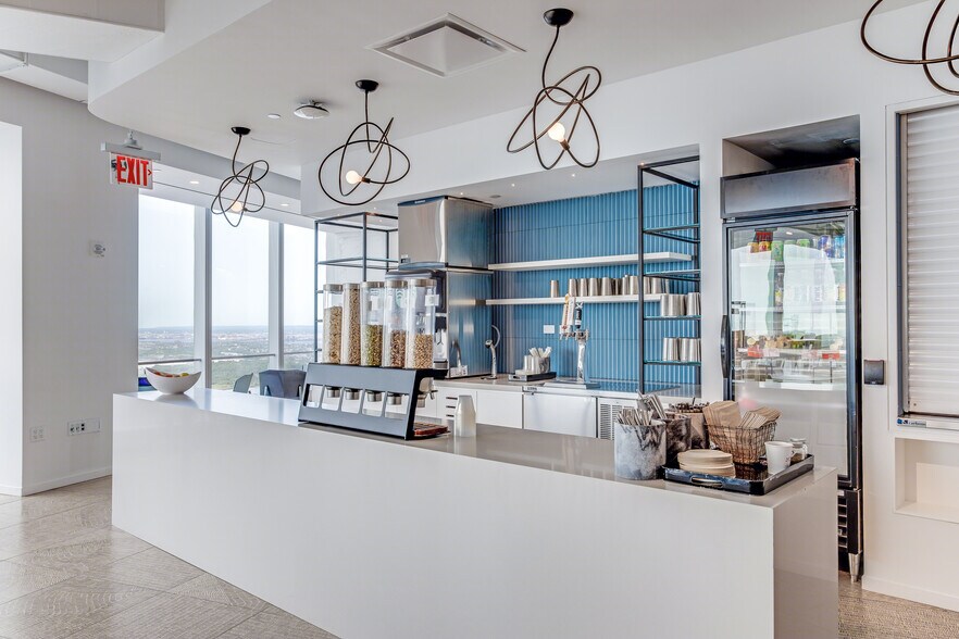 More Photos Of 4 World Trade Center, New York Office For Lease