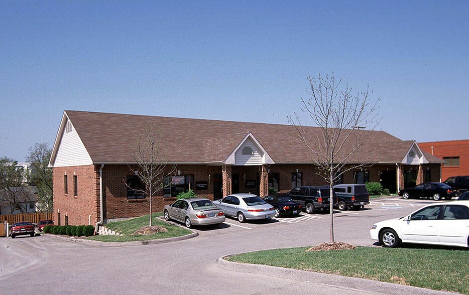 Primary Photo Of 16284-16296 Westwoods Business Park Dr, Ellisville Office For Lease