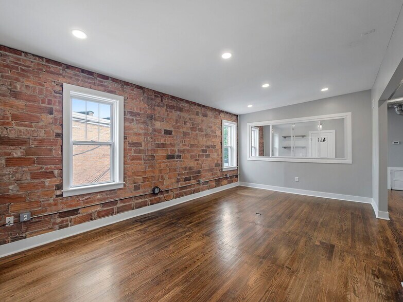 More Photos Of 23900-23908 Woodward Ave, Pleasant Ridge Office For Lease