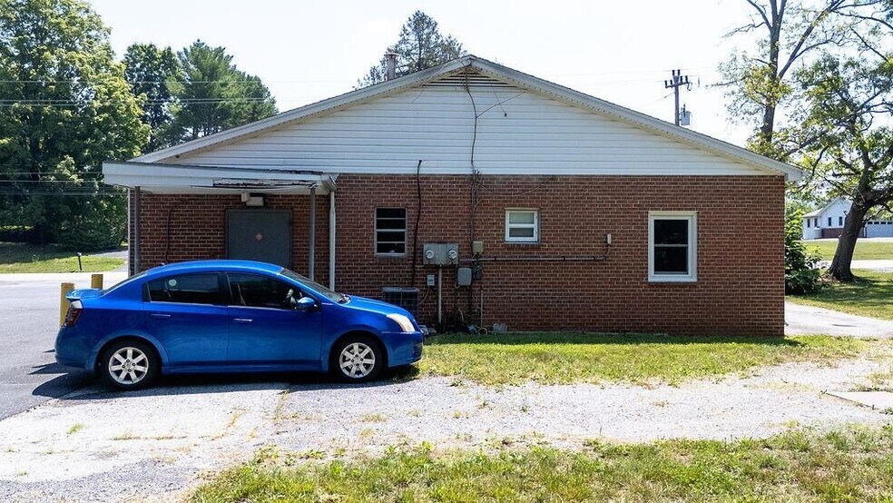 More Photos Of 555 MT Torrey Rd, Lyndhurst Post Office For Sale