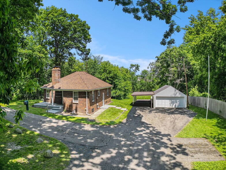 More Photos Of 3382 W Silver Lake Rd, Fenton Office Residential For Sale