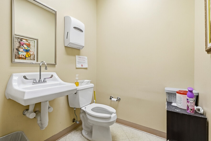 More Photos Of 1025 Jefferson Ave, Washington Medical For Sale