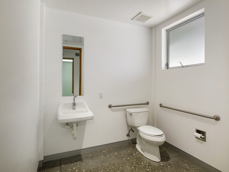 More Photos Of 227 California St, El Segundo Loft Creative Space For Lease