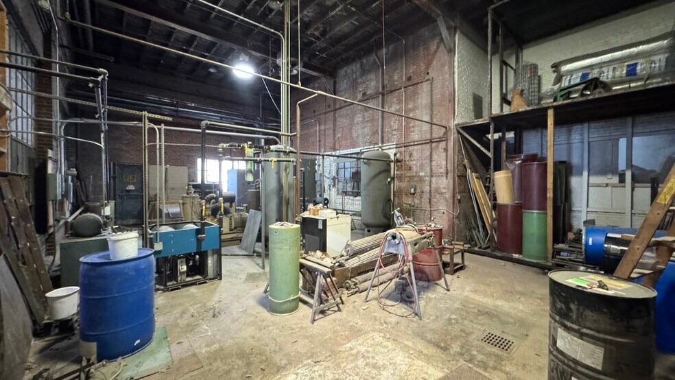 More Photos Of 240 S Main St, Nazareth Flex For Lease