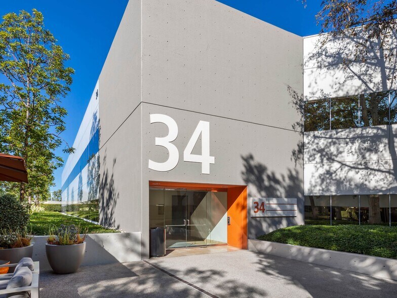 More Photos Of 2 Executive Cir, Irvine Unknown For Lease