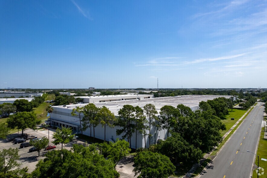 More Photos Of 2351 Investors Row, Orlando Distribution For Lease