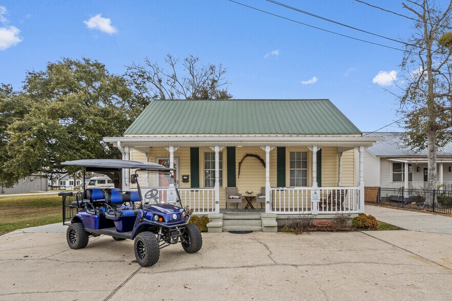 More Photos Of 1705 Government St, Ocean Springs Office For Sale