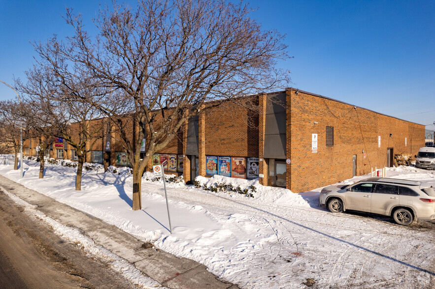 Primary Photo Of 7729-7735 Rue Valdombre, Saint-leonard Warehouse For Sale