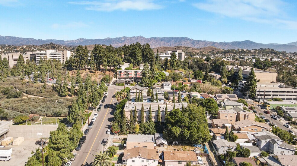 More Photos Of 1140 Chicago St, Los Angeles Apartments For Sale