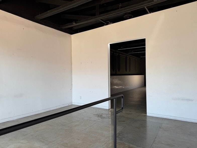 More Photos Of 7365 Melrose Ave, Los Angeles Storefront Retail Office For Lease