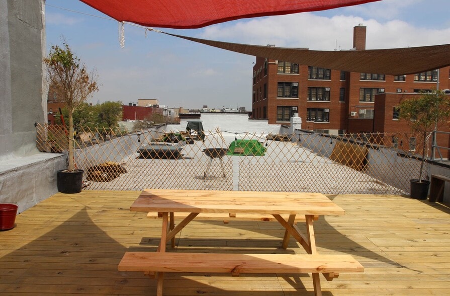 More Photos Of 198 N 4th St, Brooklyn Storefront Retail Office For Lease