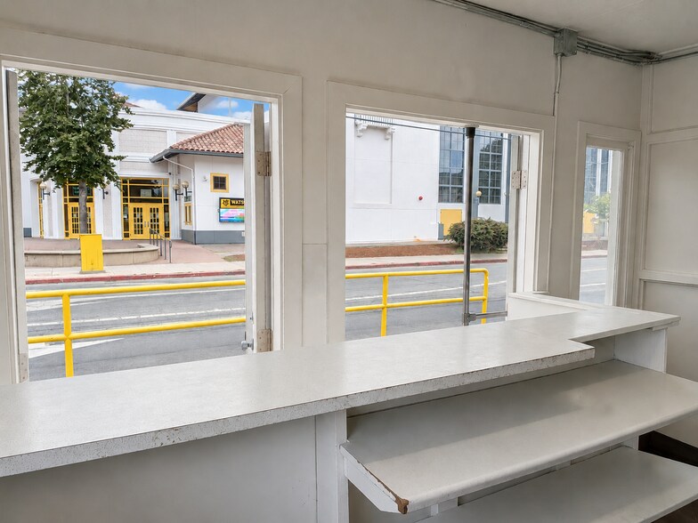 More Photos Of 265 E Beach St, Watsonville Storefront For Lease